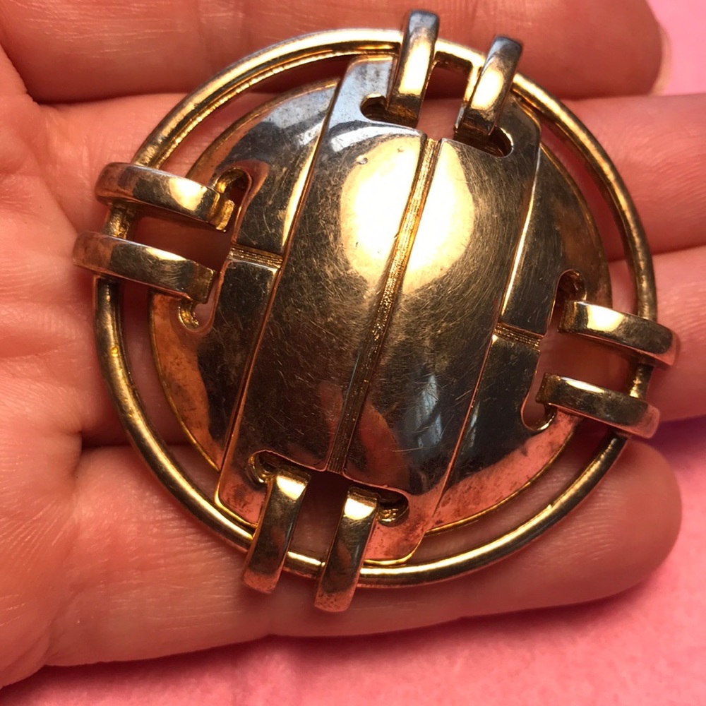 Unusual Art Deco gold tone vintage brooch